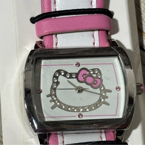 New in Box❤️Pink and White Hello Kitty Watch - Picture 1 of 3